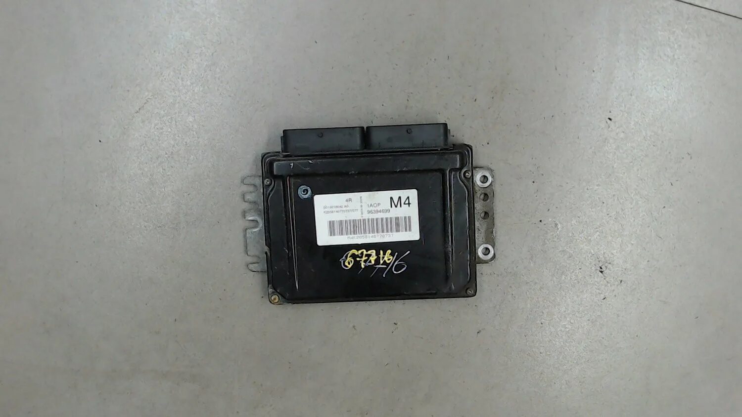 Блок управления двигателем киа рио 4. Авито блок управления двигателем. Jeep grand cherokee 1995 эбу. Bmw f11 блок управления двигателя. Блок управления bmw 000605751.