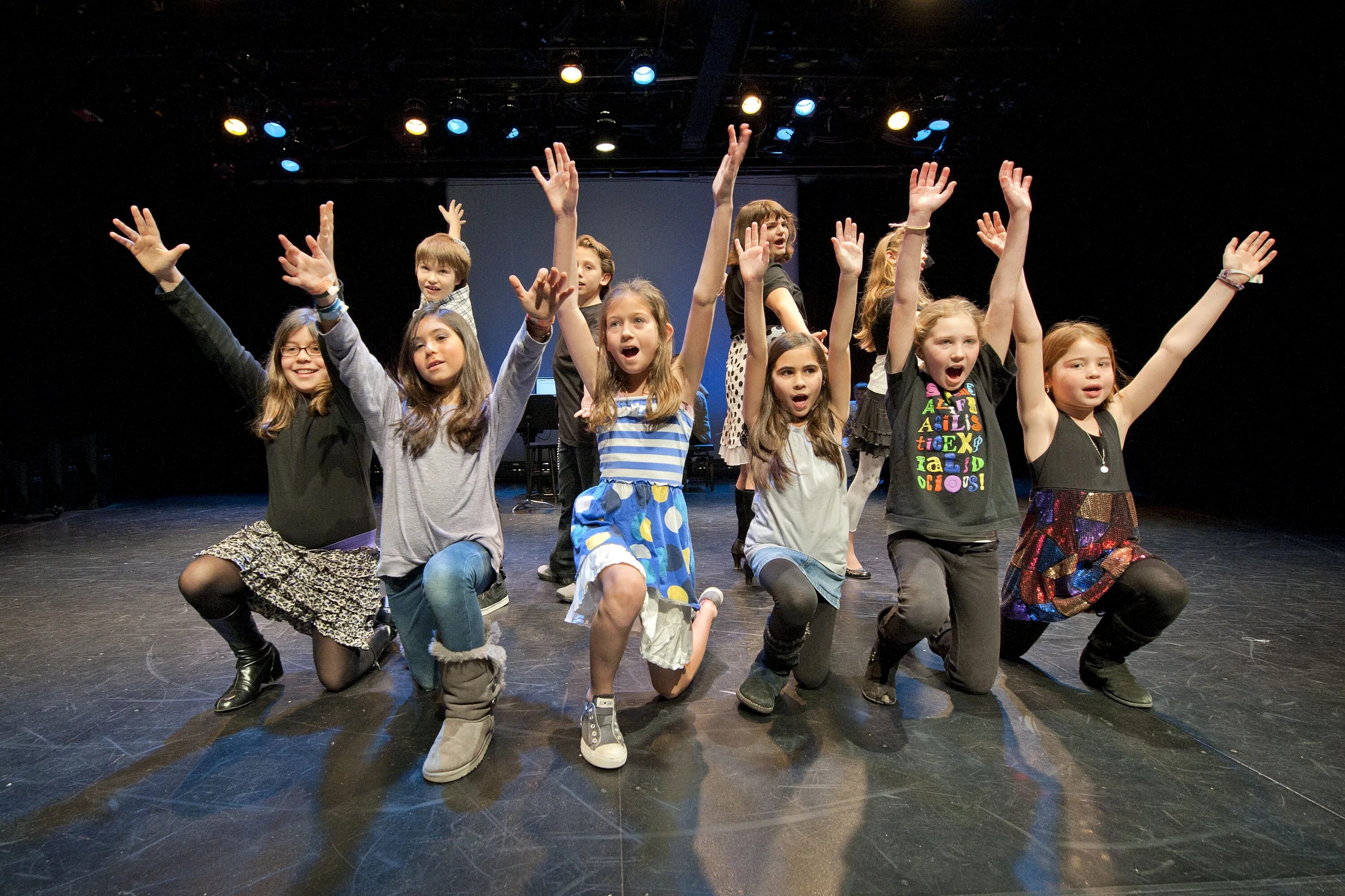 Младшй школьниикии на сцене. Acting camp. 52. Acting camp. Актерское мастерство для детей.
