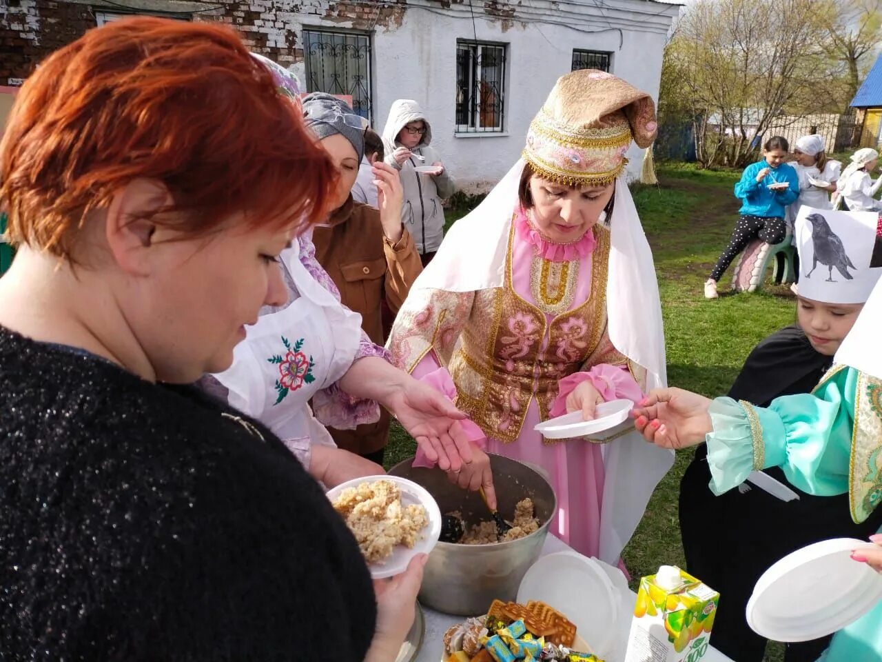 Татарский праздник в марте. Грачиная каша праздник татар. Татарская Дымская Бугульминский район. Курга ботаксы татарский праздник. Карга боткасы праздник.