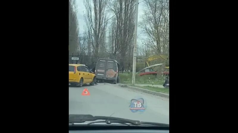 Авария около захаркино. Дтп чебоксары сегодня на тракторостроителей. Фото брянска март 2020 из машины. Дтп возле школы. Подслушано в утевке аварии.
