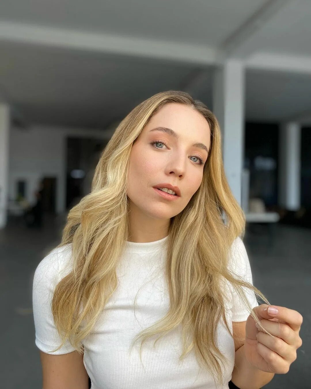 Идил сивритепе. Идил сивритепе. Идил сивритепе. Идил сивритепе актриса, о актрисе. Идил сивритепе турецкая актриса.