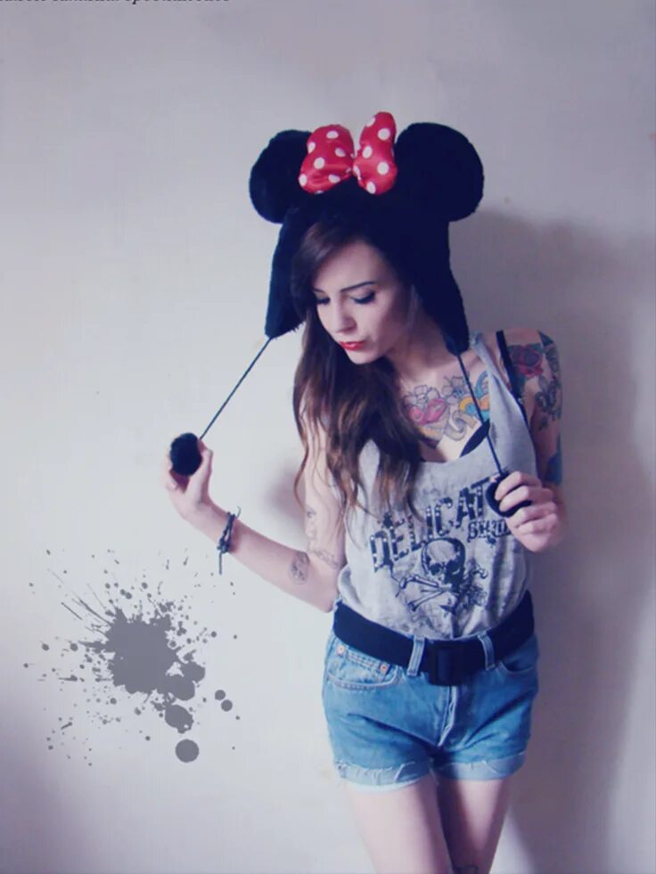 грим микки мауса. девушка микки мауса. микки девушка. девушка в ушках микки мауса. девушка с ушами микки мауса.