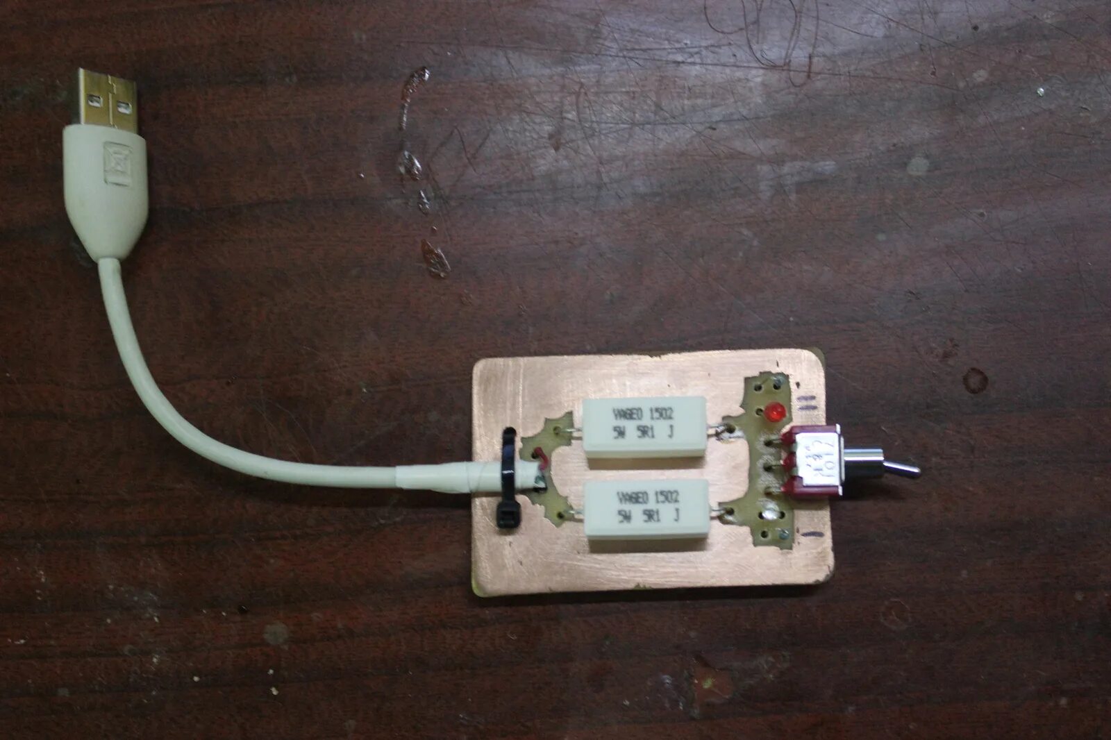 Сопротивления 100 ампер. Нагрузочный резистор 100 ампер. Резистор на 2 Ампера USB. Самоделки из электрики. Нагрев резистора.