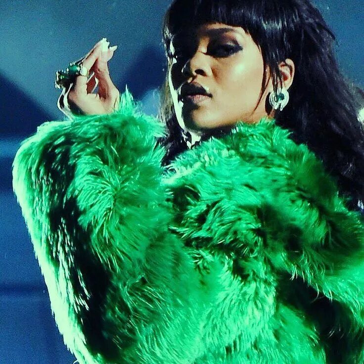 Rihanna better my money. Rihanna better my money. Рианна в зеленом костюме. Rihanna bbhmm. Bitch better have my money рианна.
