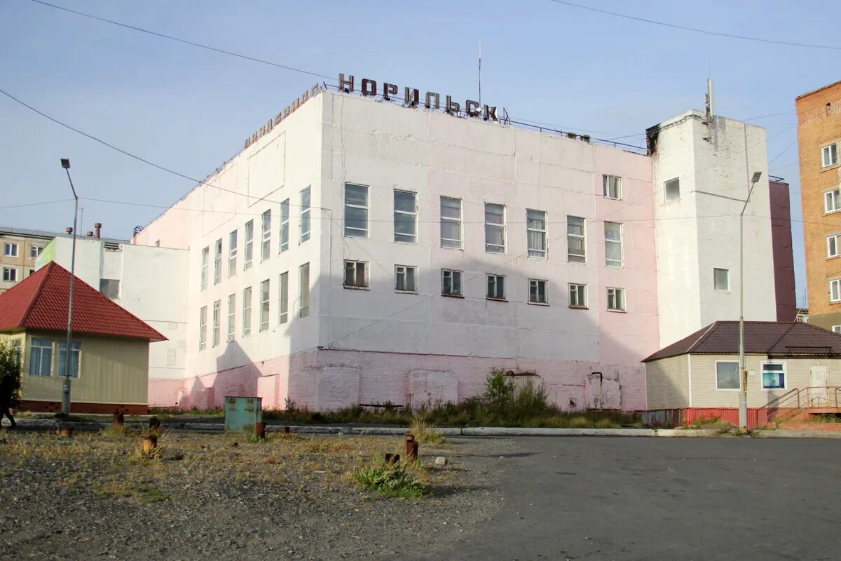 Дудинка островского. Дудинка улица островского 11. Г дудинка ул островского 19. Дудинка островского. Островского 1 дудинка.