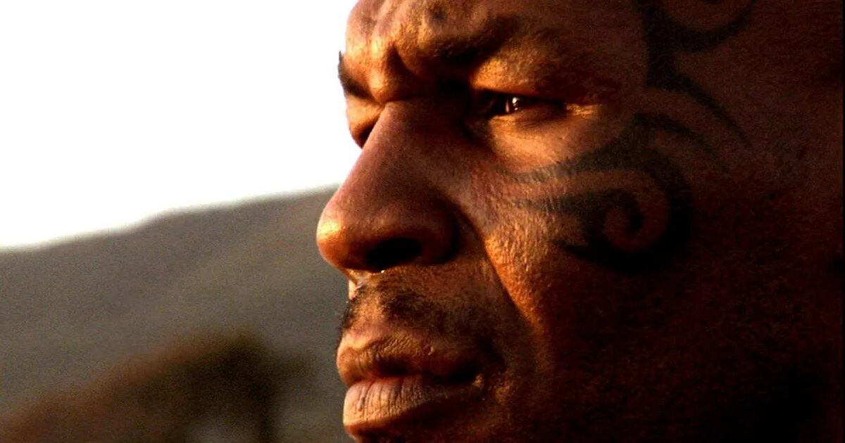 Упоротый дин винчестер. Мужчина с набитым ртом. Дин винчестер ест. Говоритьтс набитым ртом. Не разговаривай с набитым ртом.