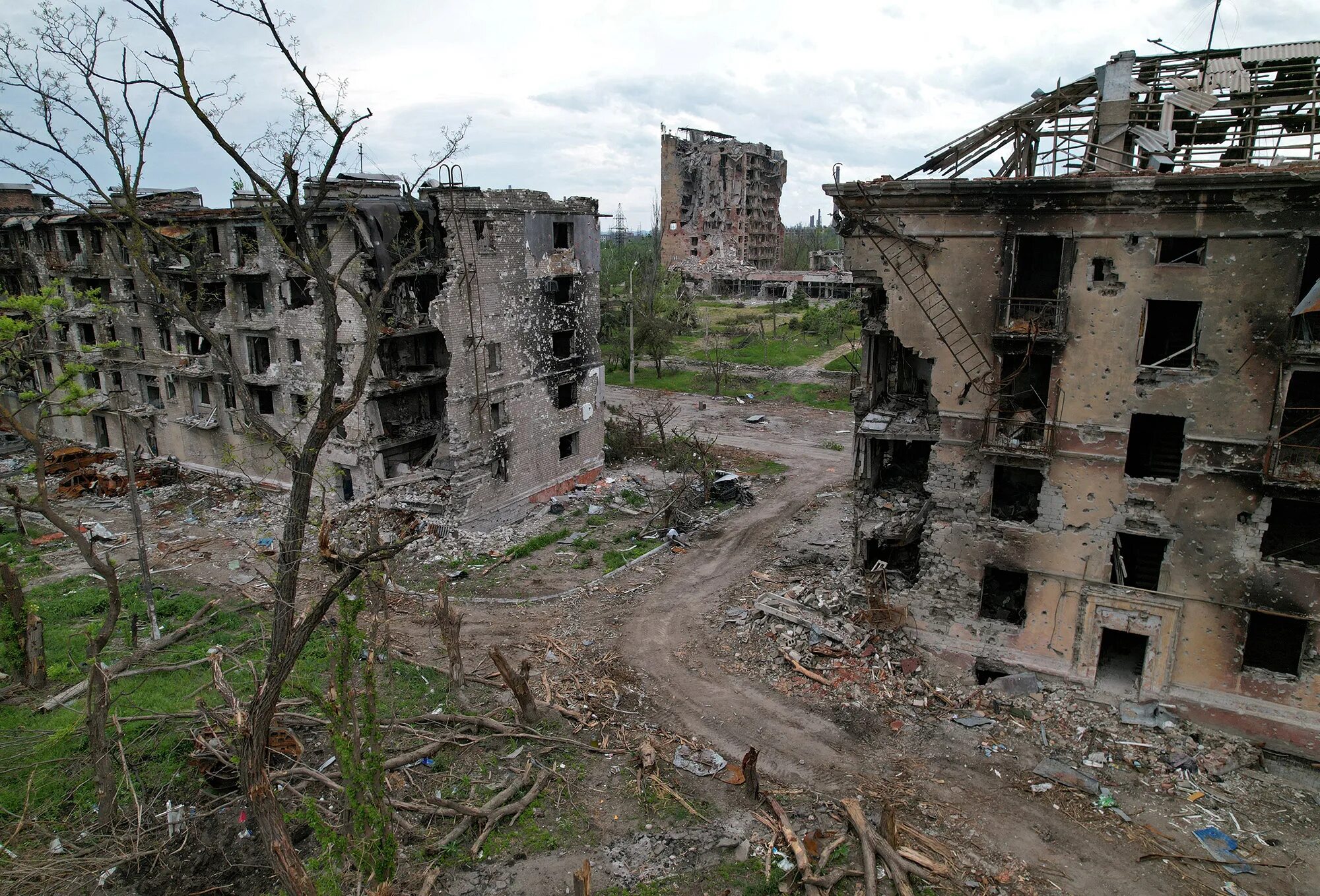 Мариуполь руины войны 2022. Руины города Мариуполь. Разрушенная Украина 2022 Мариуполь. Разрушенные города Украины 2022 Мариуполь.