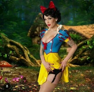 Sexy Nerdy na Twitterze: "Sexy Snow White #cosplay by @evilyn_13 #Disn...