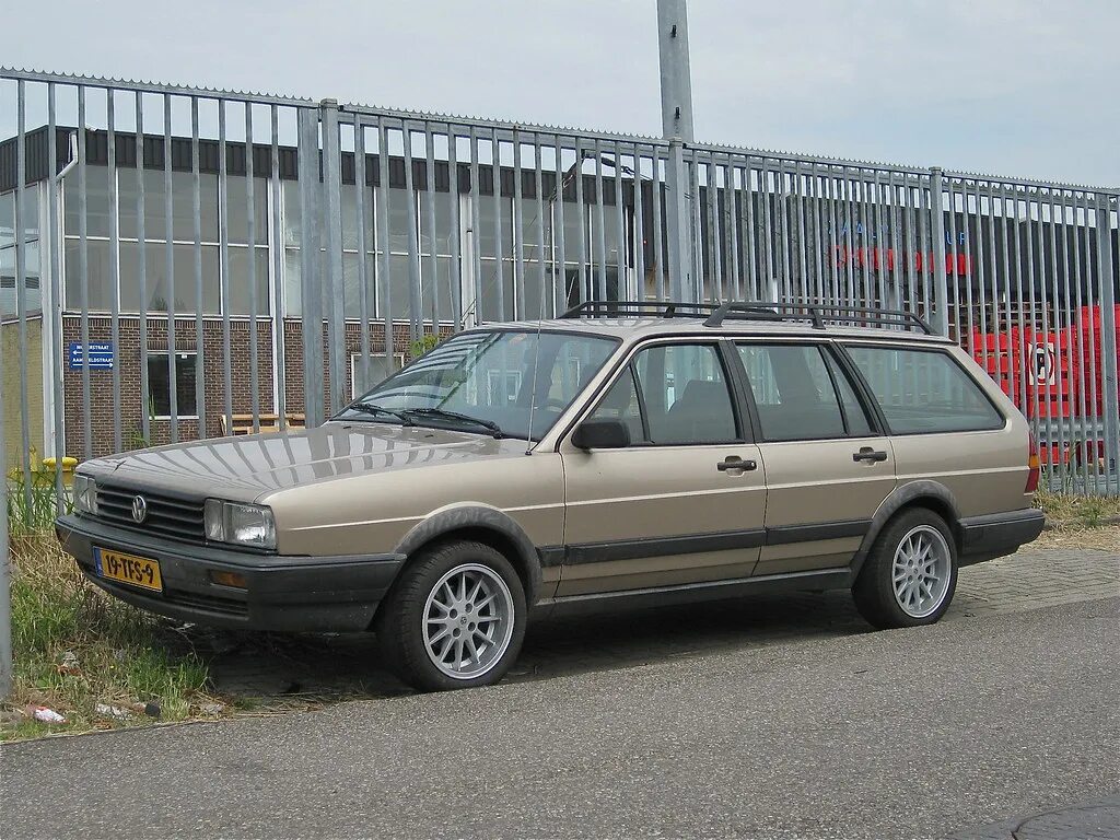 Passat variant santana. Фольксваген пассат 1986. vw passat b2 variant. volkswagen passat b2 универсал. vw passat b2 седан.
