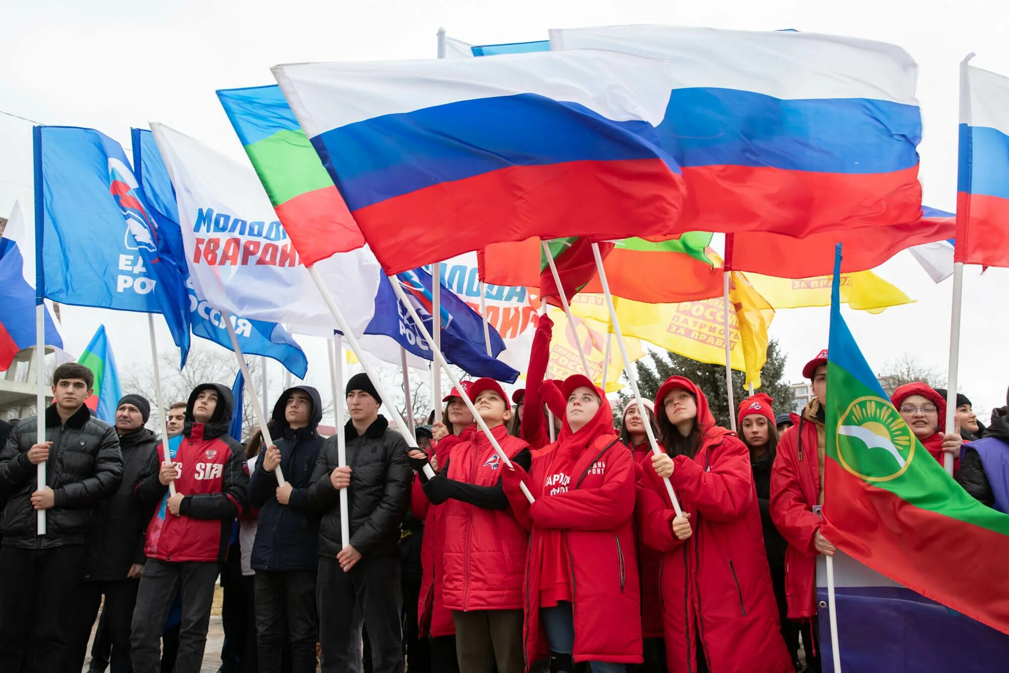 Почему в черкесске. Россия Черкесск. Спортивные учреждения Россия. Митинг в поддержку России. Митинг-концерт Слава защитникам Отечества выступили артисты.