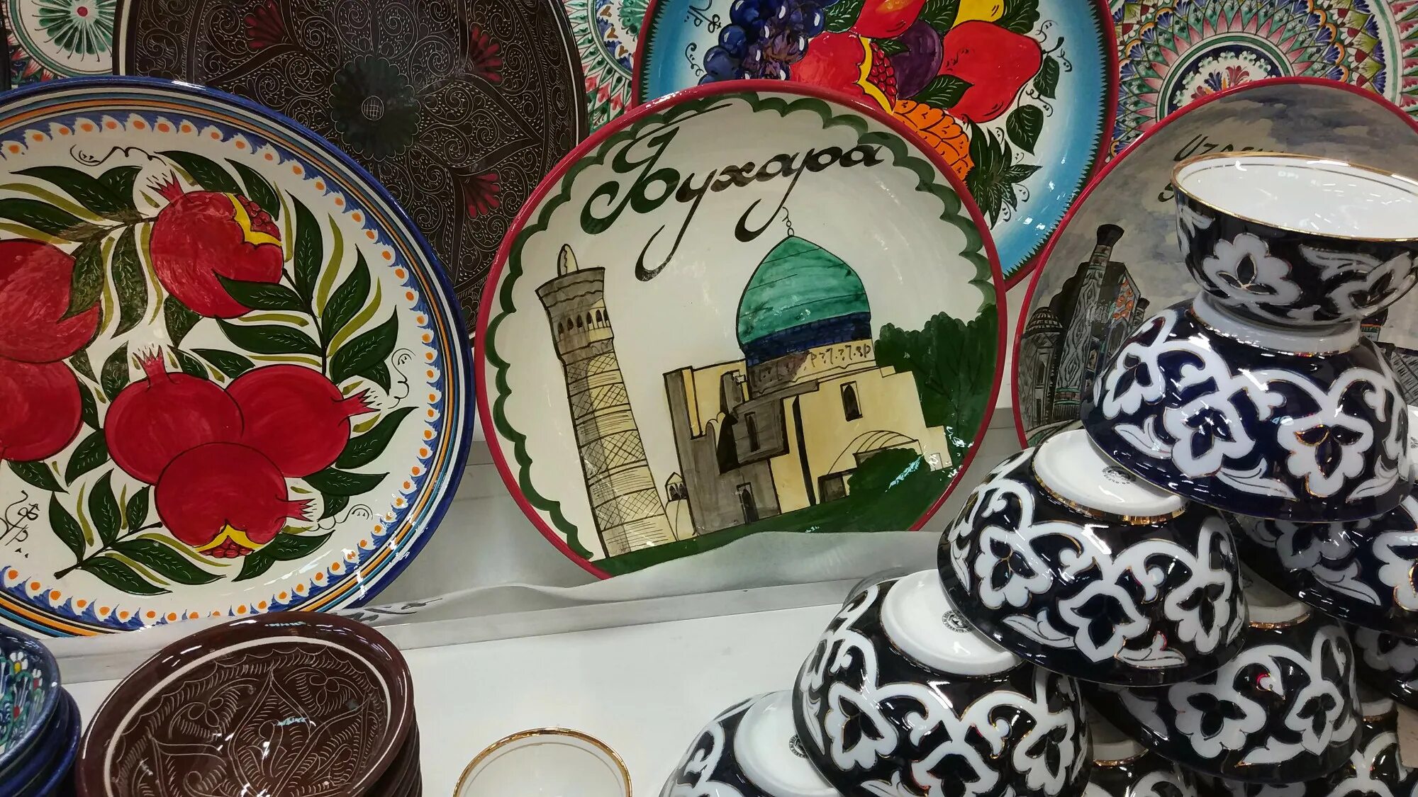Узбекистанские вещи. Керамика Узбекистана. Узбекская продукция. Узбекский магазин.
