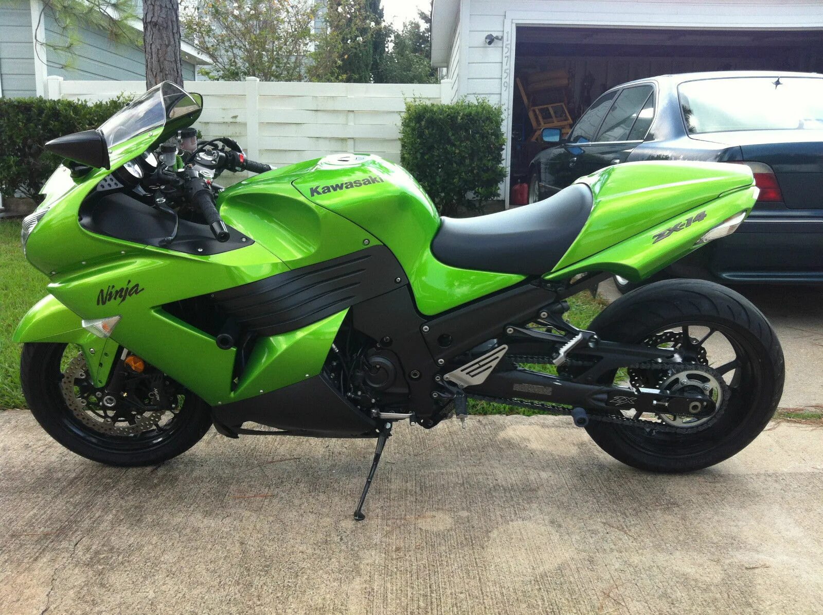 Кавасаки ниндзя 250 зеленый. Kawasaki ninja zx10r 2007. Kawasaki zx1400. Kawasaki lime green. Цвет кавасаки.