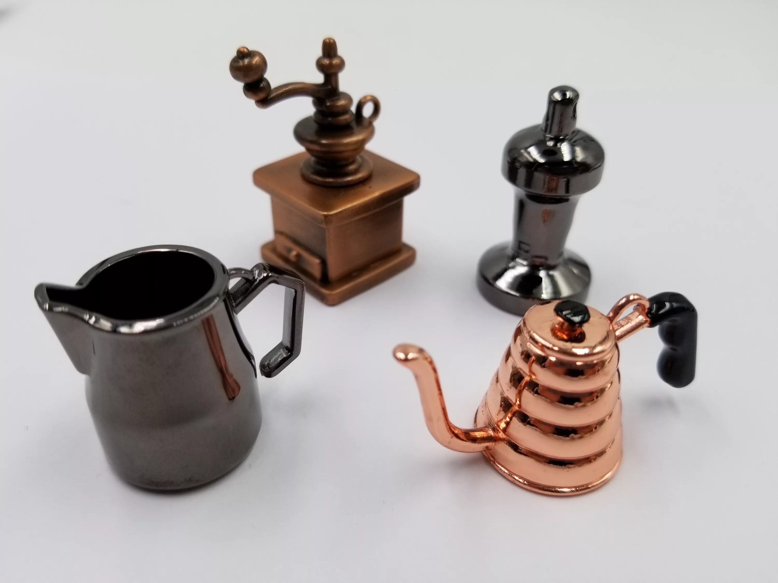 Аксессуары для кофемашин. Брелок кувшин. Кофейные принадлежности. Кофейные принадлежности. Инвентарь для приготовления кофе.