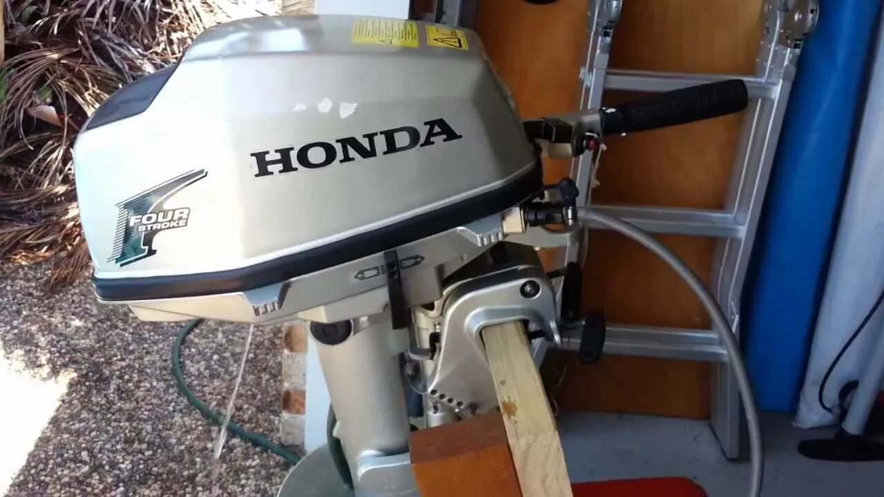 Honda 5 купить. Лодочный мотор Хонда 5. Honda bf5. Honda bf 1975. Honda bf5 2011.