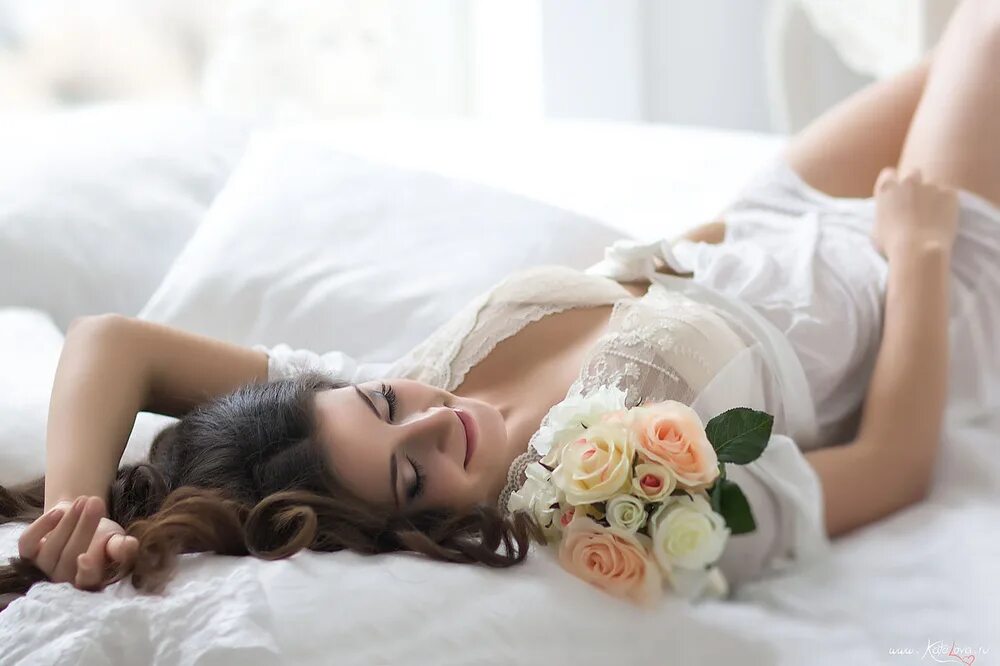 Невеста постель. Девушка нежность. Утро невесты фото.