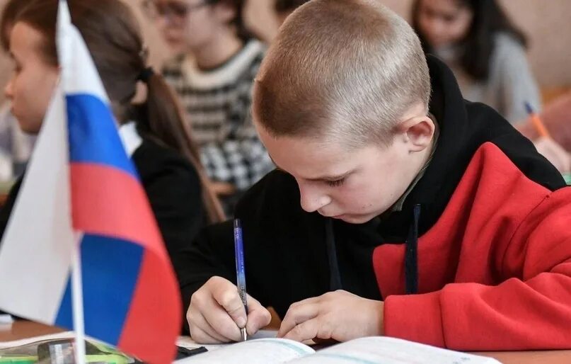 Какие новые предметы появляются в школе. Школьники занимаются. новый предмет в школе 2023.