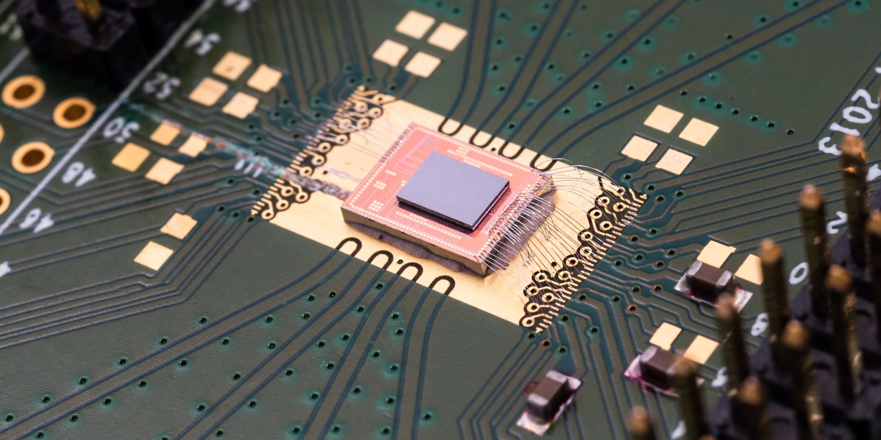 Оптическая плата Silicon 10 g. Интегральная микросхема. Фотонные Интегральные микросхемы. Электроника и микроэлектроника.