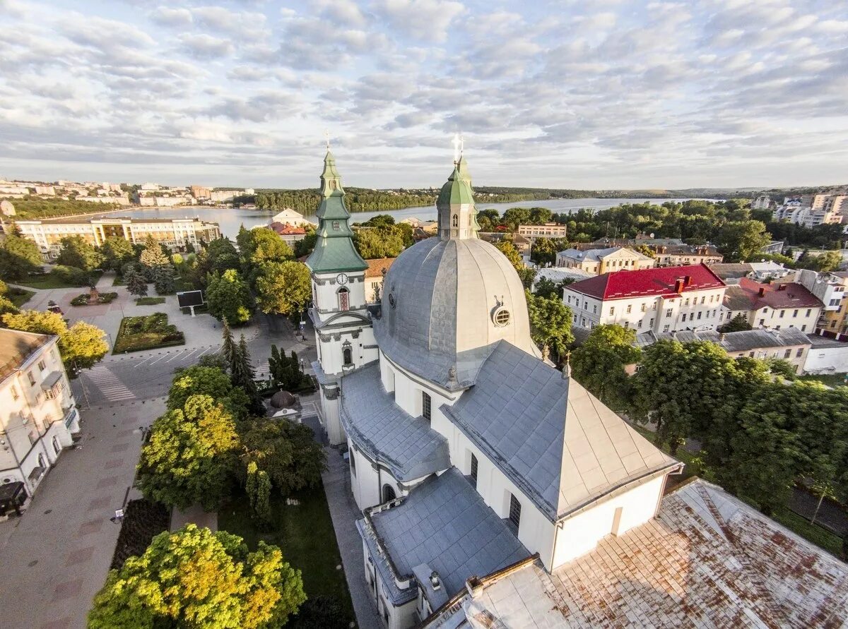 Тернополь центр города. Тернополь время. Проспект бандеры тернополь. Тернополь исторический центр. Тернополь центр города.
