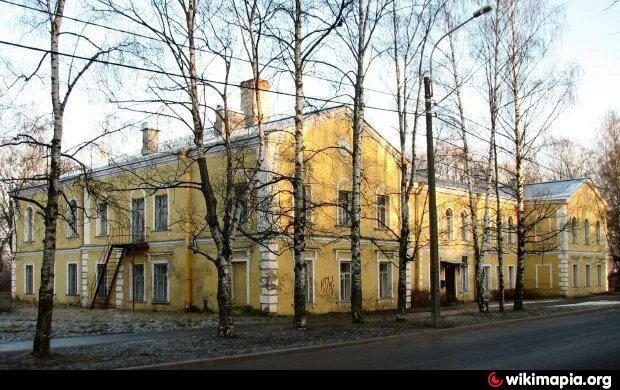 Петергоф мед. Медико-технический колледж Петергоф. Мед училище им Чудновского в Петергофе. <Медицинское училище (флигель дачи Кожевникова) собственный 3. Приборостроительный техникум в Петергофе.