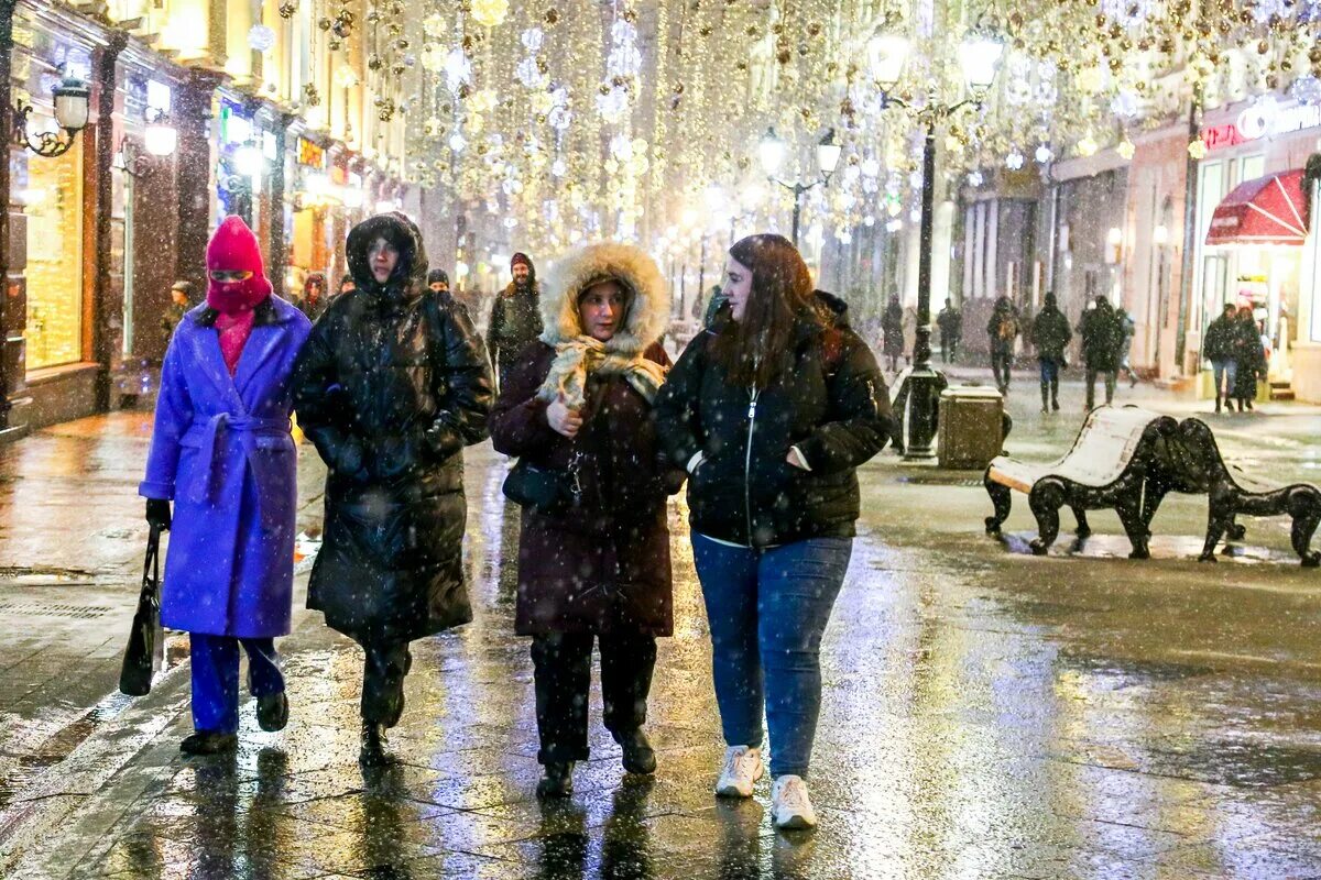 Потепление в москве в декабре. Зима в Москве. Москва зимой. Жители Москвы. Зима в Москве фото.