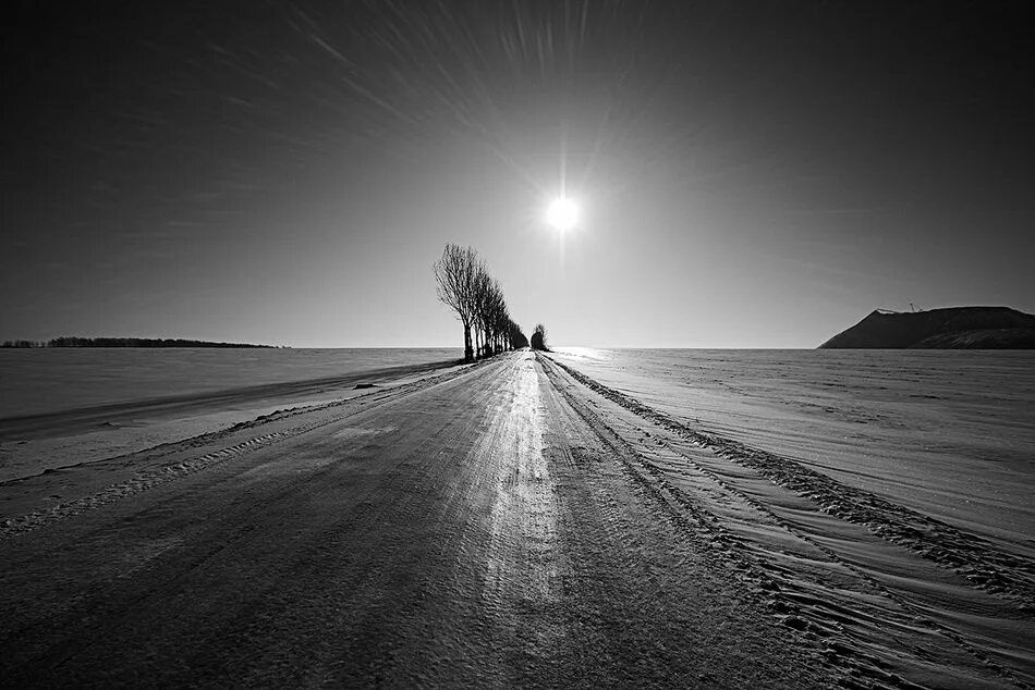 Уходящий человек. Человек уходящий в никуда. Одиночество дорога. Человек уходящий в даль. Холодная высь уходящая в дали.