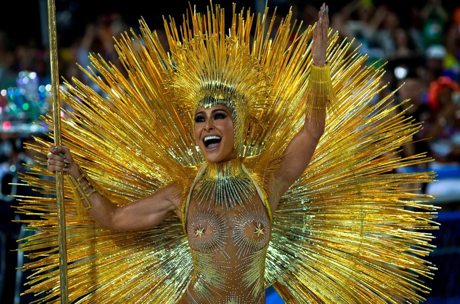 Карнавал в Рио-де-Жанейро Бразилия. Карнавал Рио Джанейро. Карнавал в Рио-де-Жанейро Рио-де-Жанейро Бразилия. Бразилия парад в Рио де Жанейро.