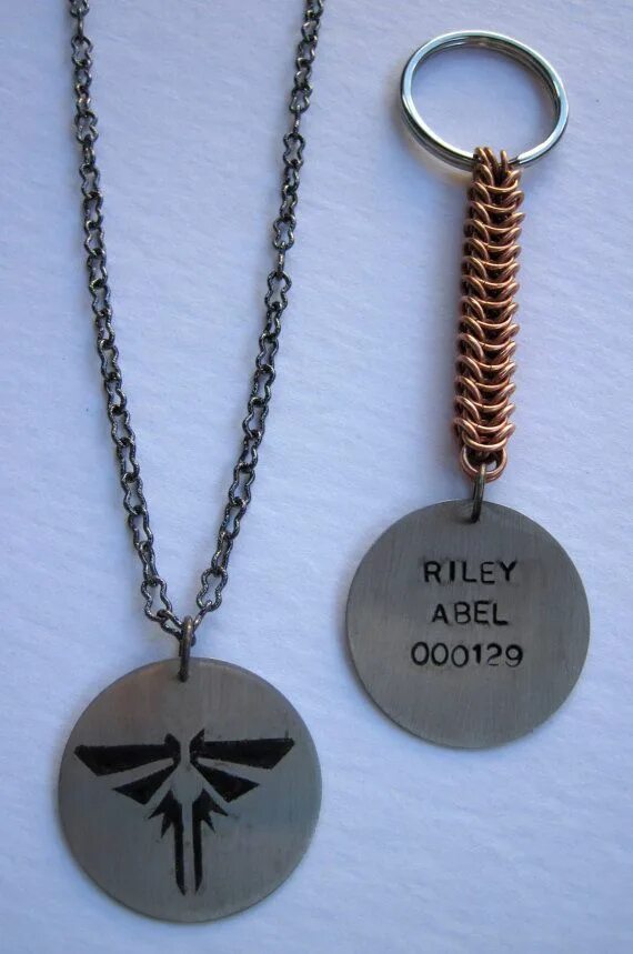 Кулон цикад the last of us. Жетоны цикад. Жетоны цикад. Медальон цикад the last of us. Брелок "among us".