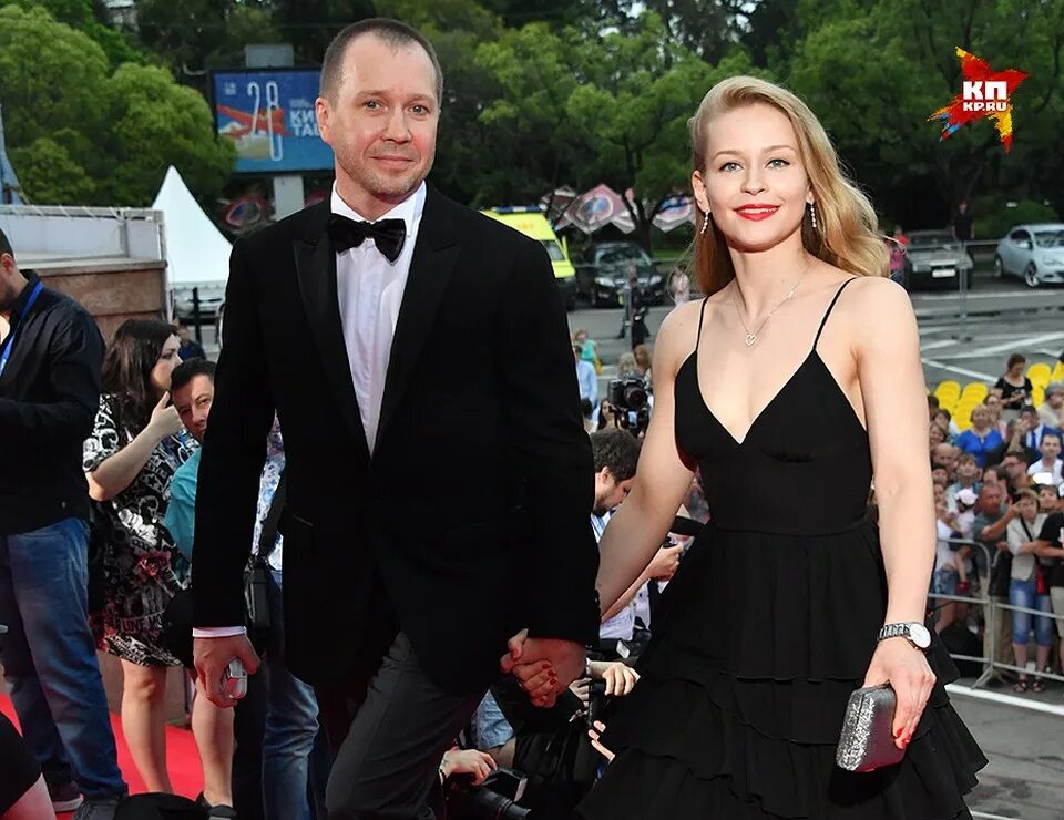 юлия пересильд с дочками 2020. юлия пересил д с детьми. алексей учитель и юлия пересильд. юлия пересильд с мужем. юлия пересильд с дочками.