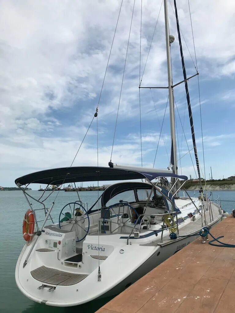 Катамаран европа. Прогулка на катере. Яхта нирвана новороссийск. Victoria yacht club gelendzhik. Victoria yacht club gelendzhik.