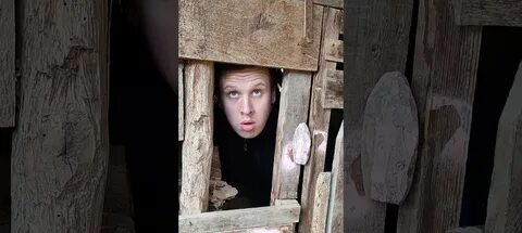 Братик против