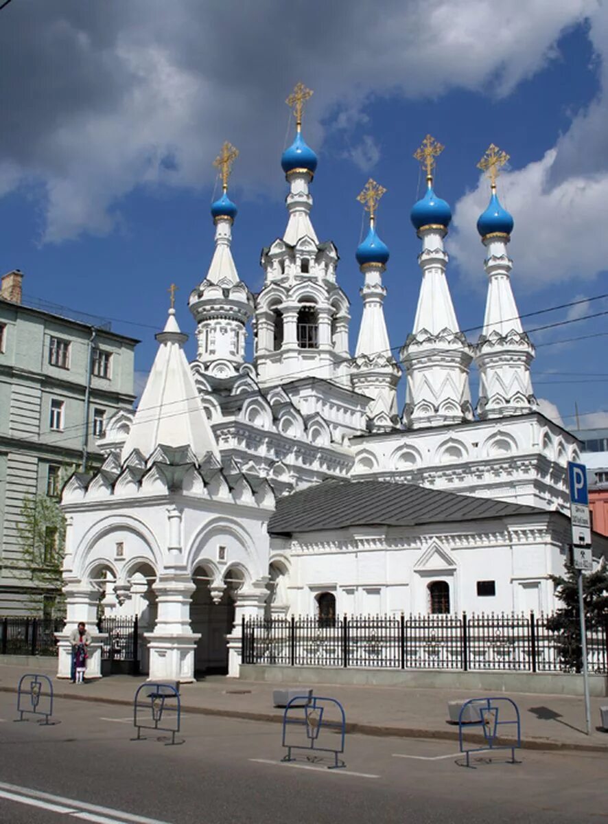 Московская церковь рождества богородицы. Храм Рождества Пресвятой Богородицы в Путинках Москва. Церковь Покрова Богородицы в Путинках. Церковь Рождества в Путинках в Москве. Московская Церковь Рождества Богородицы в Путинках 17 век.