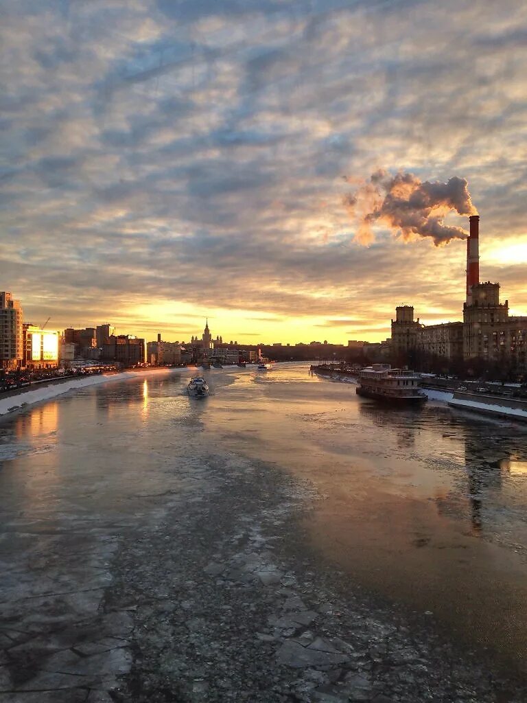 Когда закат в москве. Красивый закат в Москве. Московский закат. Закат в Москве зимой. Красивый закат в Москве зимой.