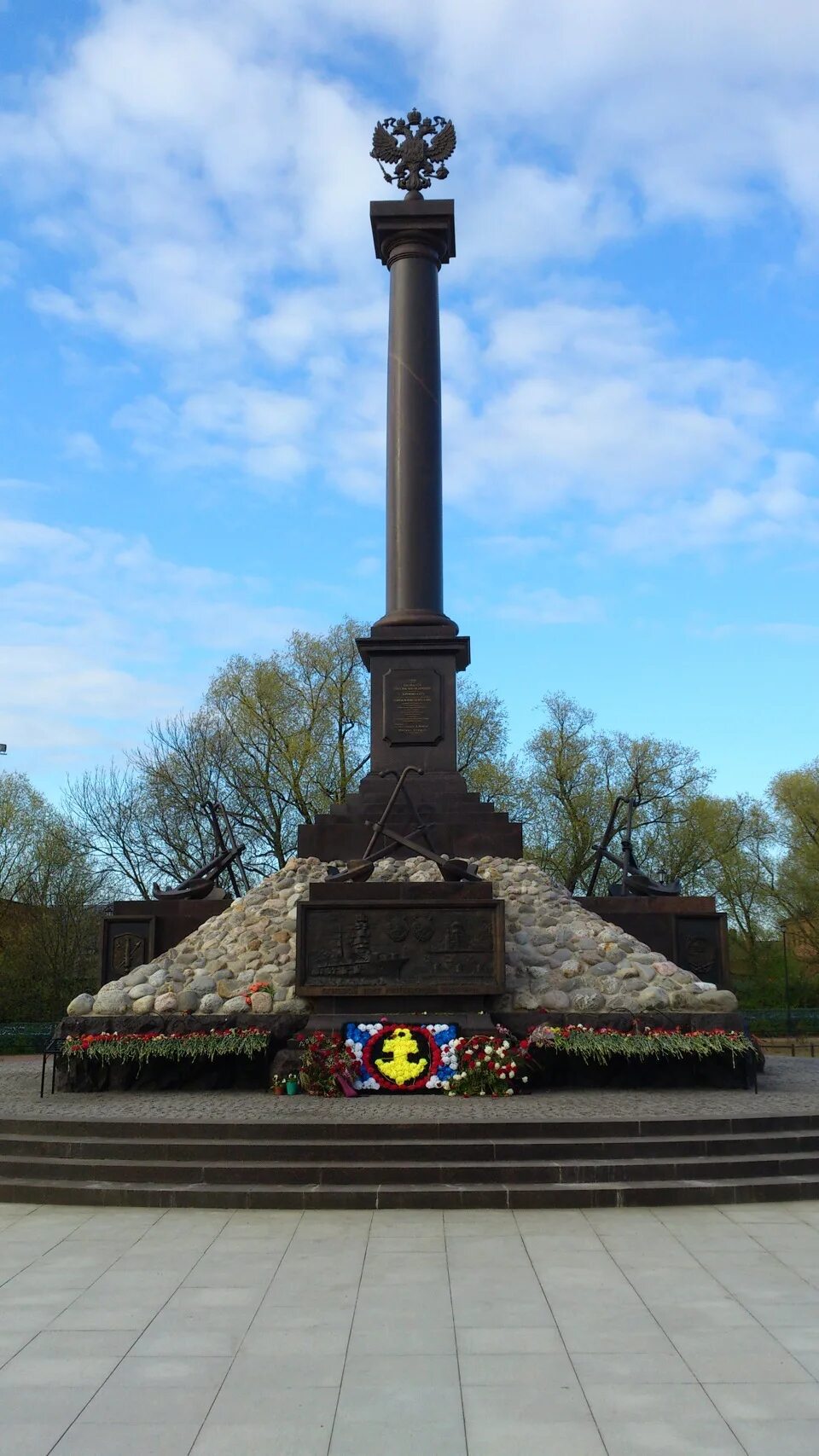 Кронштадт город герой. Кронштадт город воинской славы. города воинской славы кронштадт и тихвин. город воинской славы медвежьегорск.