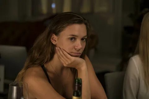 Прекрасная и опасная: фотосессия Синервы Карлсен из сериала "Клика"