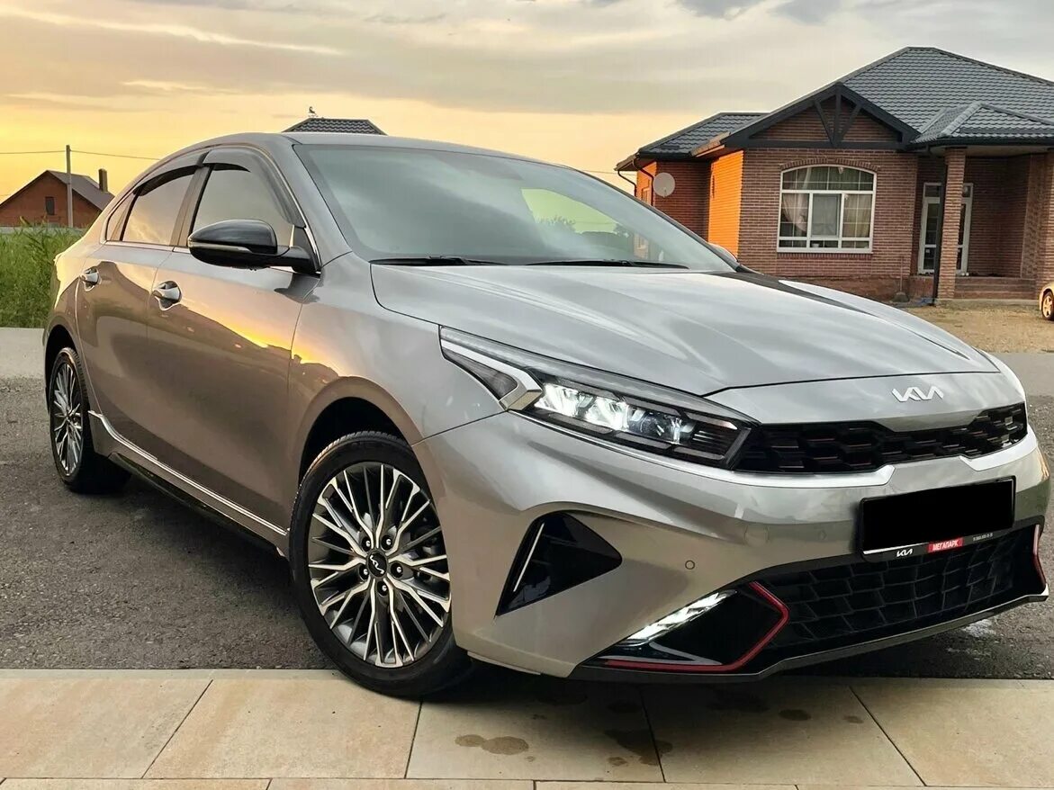 Купить б/у Kia Cerato IV Рестайлинг 2.0 AT (150 л.с.) бензин автомат в Москве: б