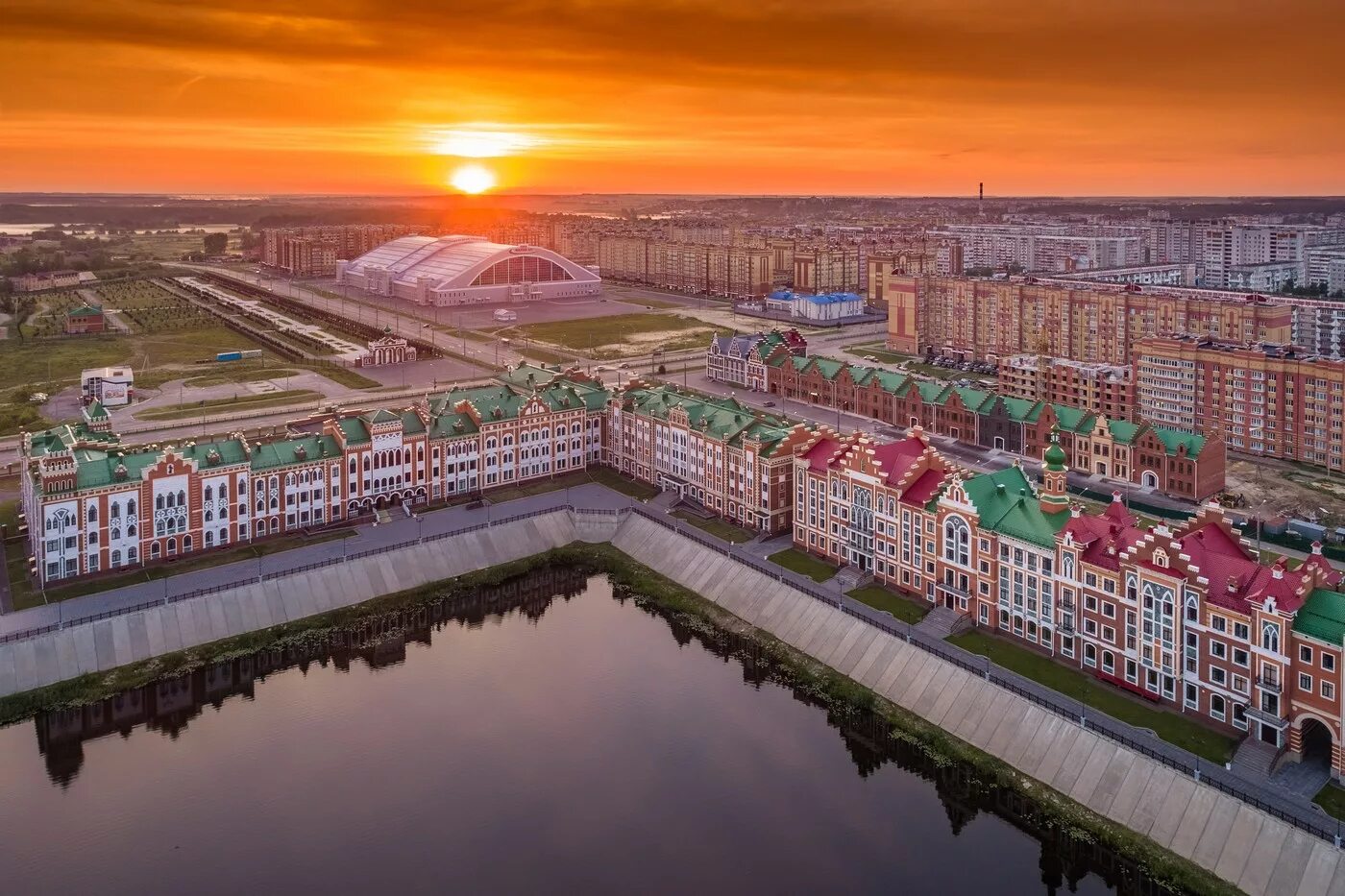 Население города йошкар оле. Центр йошкар ола набережная. йошкар-ола набережная брюгге. марий эл набережная брюгге. сомбатхей йошкар-ола.