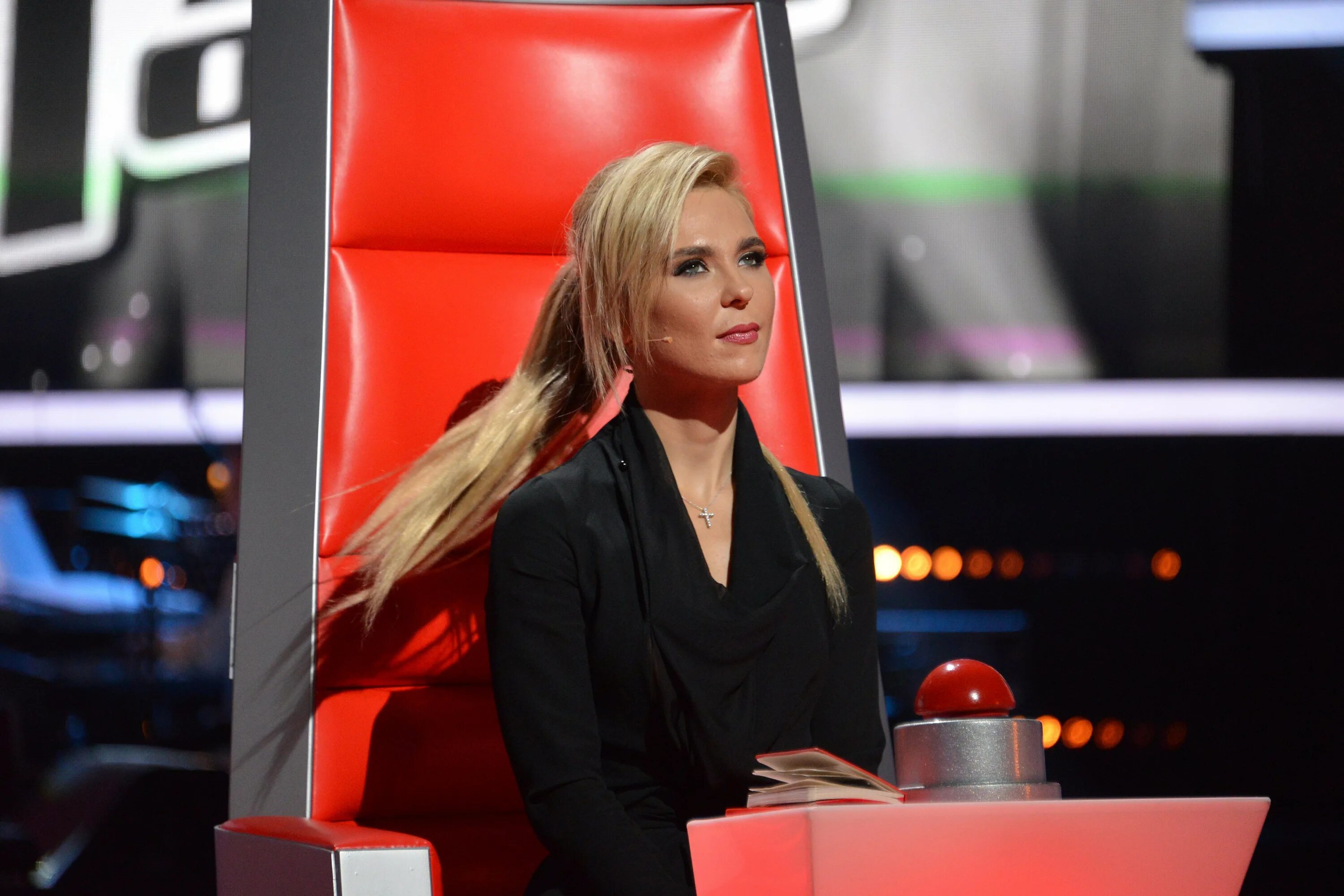 Голос голландии сериал судьи. Голос 3 приложение. Состав жюри голос градский пелагея. Голос. Пелагея в жюри голос.