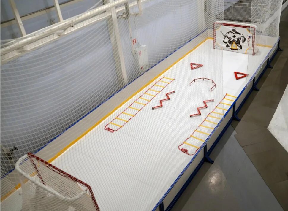 Бросковая зона хоккей. Бросковая зона с синтетическим льдом. Искусственный лед для бросковой зоны. Искусственный лёд для хоккея.