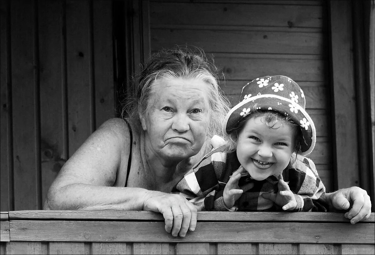 Бабушка и внуки. Babushka c vnukom. Бабуля с внучкой. Бабушка и внук. Бабушка и внучка.