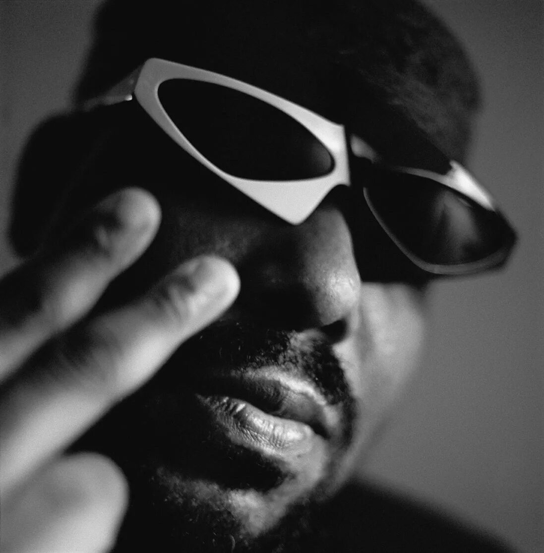 Африка Бамбата. DJ Африка Бамбаатаа. Afrika Bambaataa американский диджей. Afrika Bambaata очки.