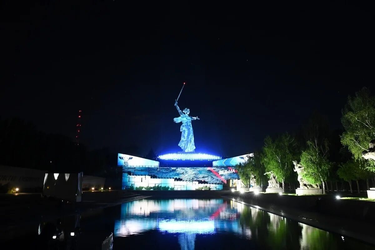 Мамаев Курган Волгоград. Мамаев Курган Волгоград 2021. Вечерний Мамаев Курган Волгоград. Мамаев Курган Волгоград ночью.