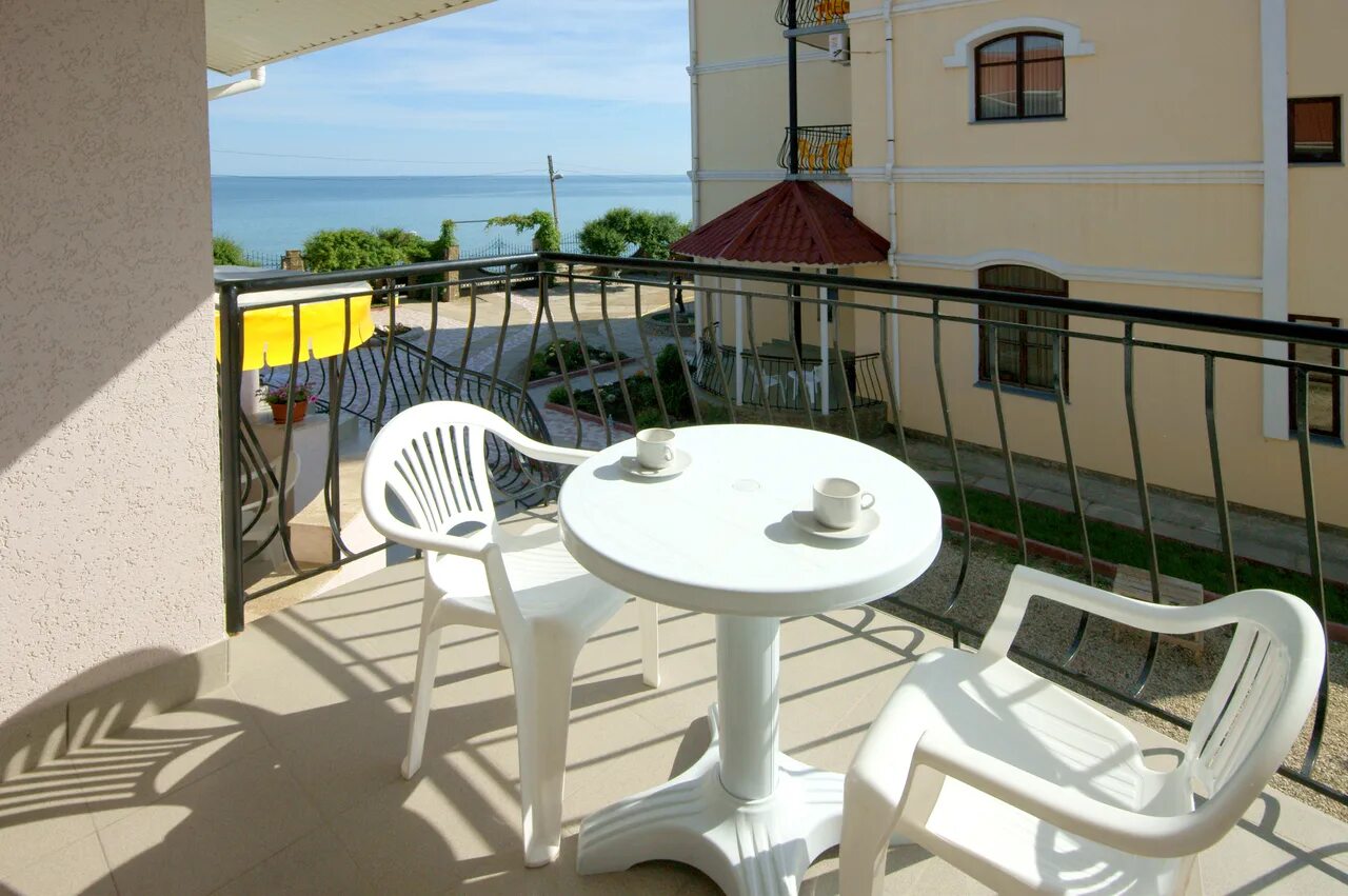 Приморский дворик. Приморский дворик. Приморский дворик феодосия крым. Приморский дворик сауна владивосток. Приморский дворик феодосия.