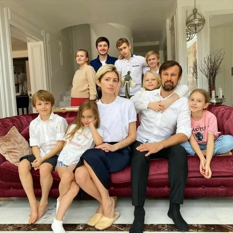 Многодетный отец. Фотосессия многодетного отца. Многодетный отец дети от разных жен. Многодетный отец. Многодетный отец дети от разных жен.