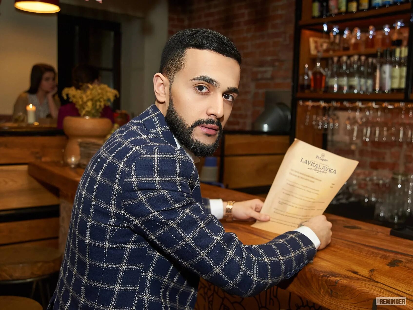 Гусейн гасанов азербайджанец. Блоггер азербайджанец. Гусейн гасанов. Гусейн гусейнов блоггер. Гусейн гусейнов блоггер.