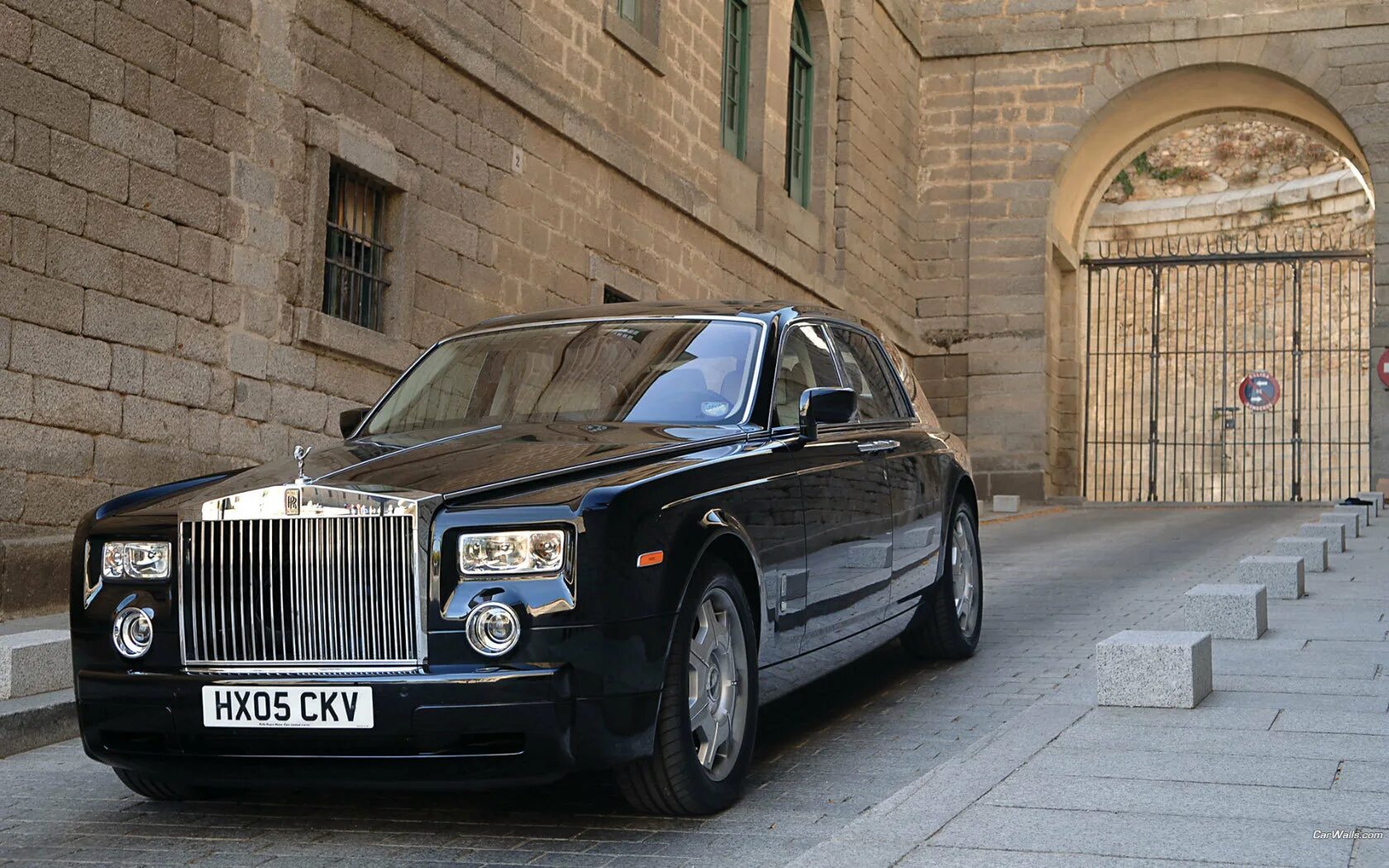 Автомобиль роллс ройс. Rolls Royce Phantom 2005. Rolls Royce Phantom 2000. Royce Royce Phantom 2005. Rolls Royce Phantom 1989.