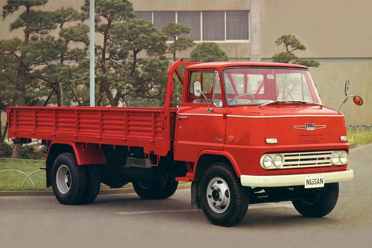 Грузовичок ниссан. Ниссан 80 грузовик. Грузовик Nissan Diesel 1960. Nissan c80. Nissan Diesel Truck 1993.