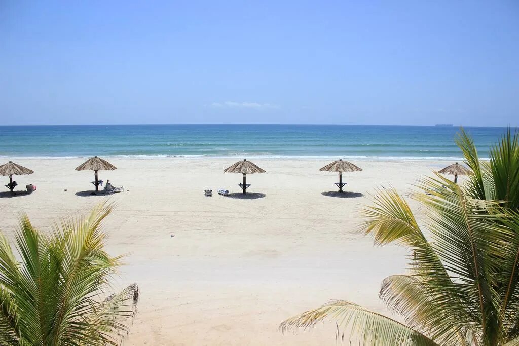 Салала Оман. Salalah Оман пляжи. Оман Салала Beach Resort Salalah 3. Пляж Мугсейль Салала. Коло оману