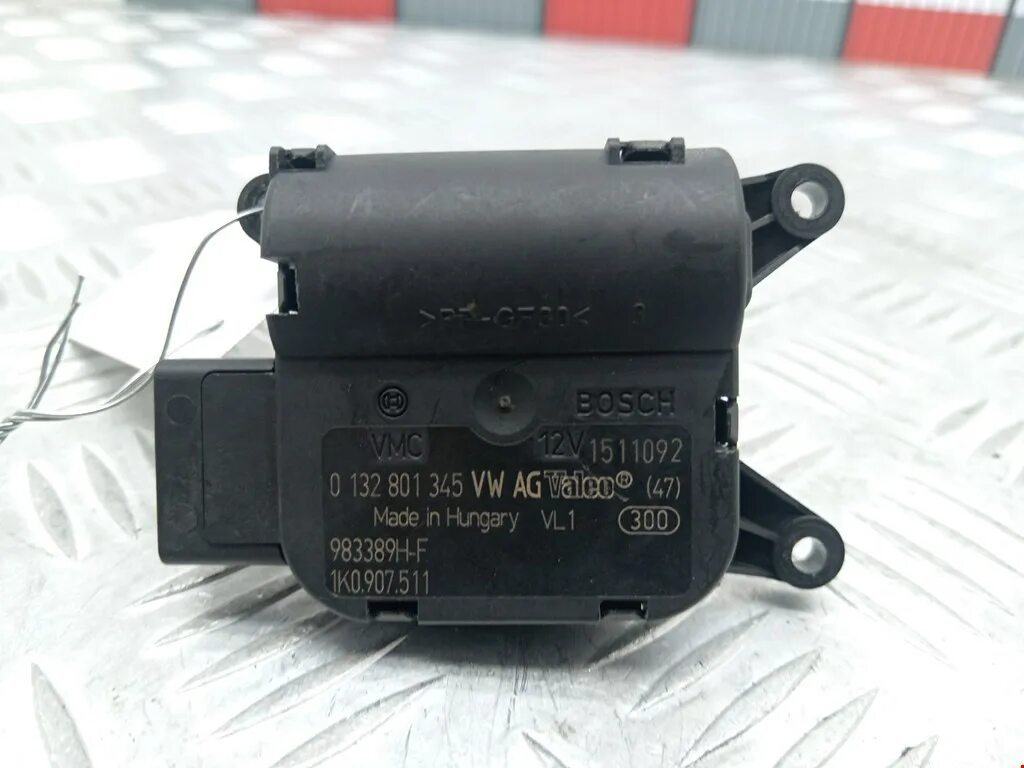 Сервоприводы печки volkswagen passat b6. 52411483r05 delphi. Сервопривод заслонки фольксваген. Сервопривод заслонки фольксваген. Мотор сервопривод заднего отопителя фольксваген каравелла.