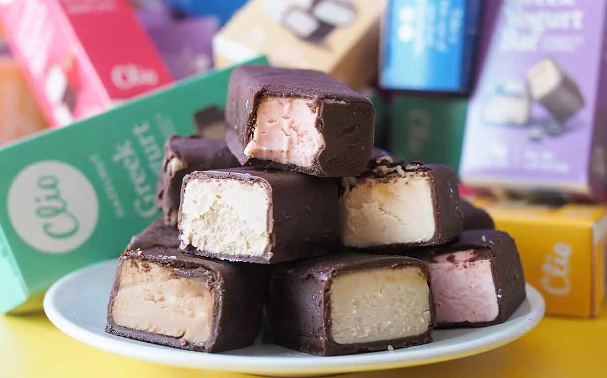 оборудование для творожных сырков. творожок в шоколадной глазури. сырок творожный глазированный. творожные сырки в 70 годах фото. сырок сладкий.