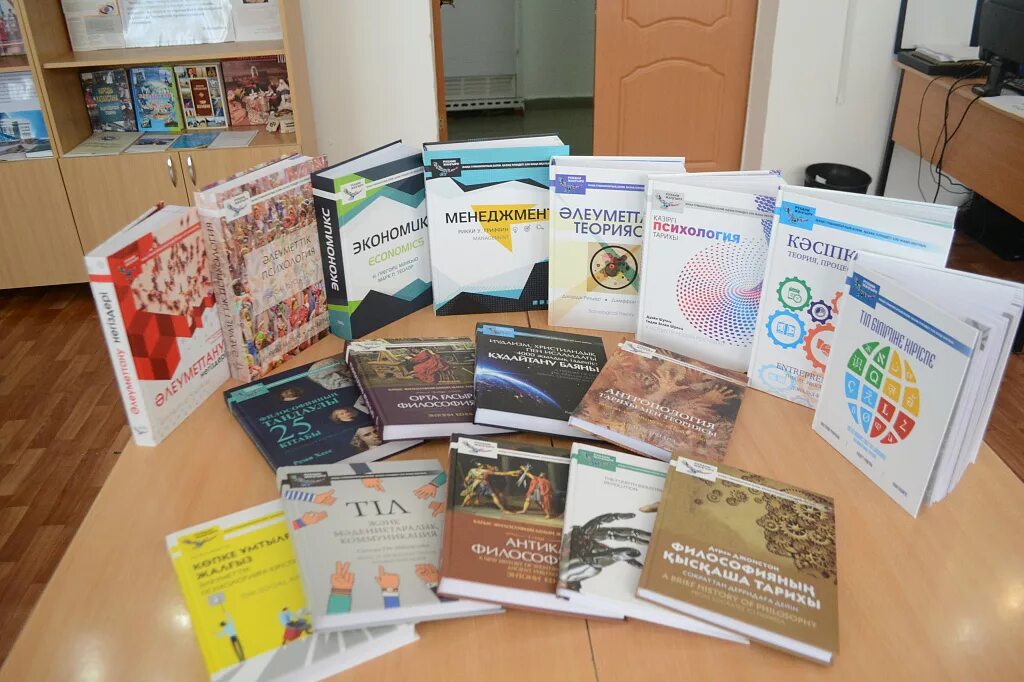 100 новых учебников. Новые учебники. Казахские книги. 100 Книг проект. Книги на казахском языке.